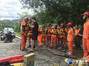 水里消防分隊辦理水里救援協會專業訓練，強化防救災協勤技能。