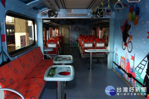 台鐵27日發表首輛PP自強號改造的親子車廂，並將從7月30日～至10月29日止，試辦逢周日附掛在特定車次，讓父母帶著幼童同享鐵道樂。（圖／台鐵運務處）