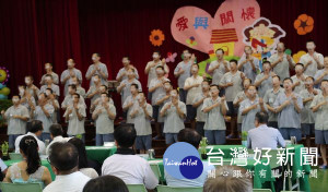 雲二監舉辦「愛與關懷－家庭支持方案暨戒毒班、才藝班成果聯展」，協助回歸正常家庭及社會生活。（記者陳昭宗拍攝）