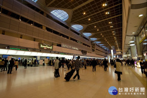 日本公布從7月1日起，不管日本國內線或國際線航班飛機託運行李中，含鋰電池3C產品需關機，且包覆好置放行李內的新規定，提醒大家搭機出國前要注意。（圖／Wikipedia）