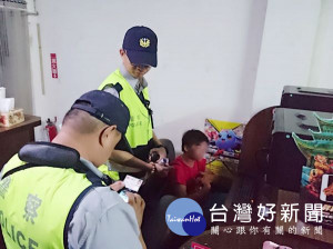 北港警方針對少年易聚集及易違法違規之場所加強查察，以防制少年為不法分子吸收從事非法工作。（記者陳昭宗拍攝）