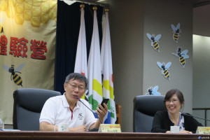 嗡嗡嗡市政體驗營　柯文哲接受小學生質詢