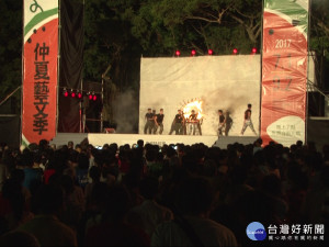 特技表演技驚四座 夏夜視覺饗宴.