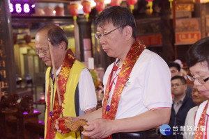 關渡宮上香祈求世大運平安順利　柯P發願吃素1個月（圖／台北市政府提供）