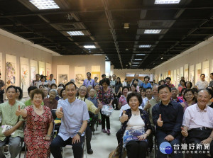 市長朱立倫出席於新北市藝文中心舉辦「中華文耀•大吉大利•丁酉之美─藝術聯展」開幕茶會。（圖／記者黃村杉攝）