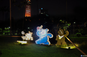 228和平紀念公園「聖火」造型熊讚夜景