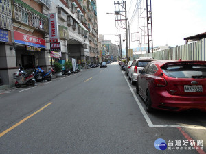 為避免停車位遭長期占用，及提升停車轉換率，納入路邊停車收費管理。（圖／記者黃村杉攝）