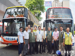 桃園市長鄭文燦親自視察國道客運9089號公車路線。