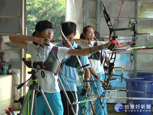 射出國際知名度 射箭增添生力軍 - 選手&amp;教練提攜後進 射箭傳承展曙光