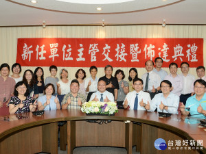 臺南大學舉辦新卸任主管交接暨佈達典禮。