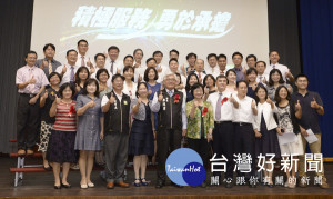 雲林縣106學年度國民中小學校長交接典禮，李進勇縣長期許積極服務、勇於承擔的精神，展現教育新氣象。（記者陳昭宗拍攝）