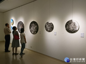 新北市藝文中心即日起在第四展覽室推出心象風景─劉蔚霖個展。（圖／記者黃村杉攝）