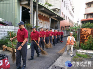 消防役男樂公益，社區服務送溫暖