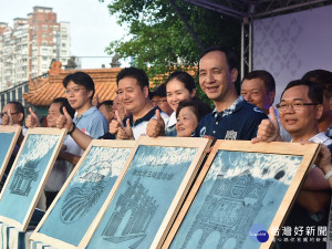 朱立倫市長、民政局長江俊霆、議員黃永昌、林金結、洪佳君等出席三峽藍染節。（圖／記者黃村杉攝）