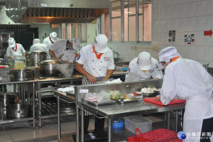 台灣首府大學以休閒產業特色辦學，餐旅及烘焙等學系深受學生青睞。