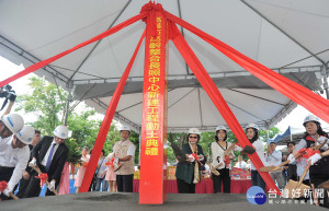 ▲高齡整合長期照護中心10日舉行動土典禮。（圖／記者郭文君攝）