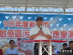 副局長張旭彰指藉由演練，除宣導正確災害搶救防治觀念，並降低污染發生危害。（圖／記者黃村杉攝）