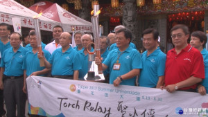 聖火繞行松山區　上香祈求世大運順利