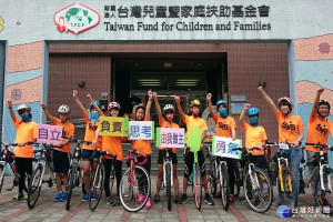 北台南家扶11位自立少年明天起七天行程用雙腳騎腳踏車踩出對台灣的愛。