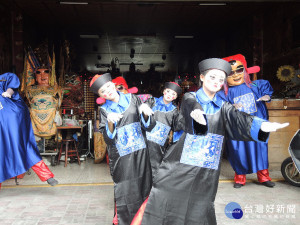 廣靈神童今年化身可愛殭屍參加百鬼夜行祭活動。