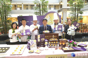 雙王子飯店聯合行銷中秋映月禮盒 五星主廚純手工製作 黃金鴨蛋黃入餡 濃郁酥脆