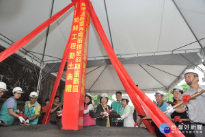 慈雲寺旁銜接至82期重劃區道路開闢動土典禮。（圖／記者何沛霖攝）