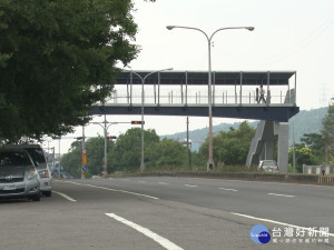 湖口筆直道路肇事高 企業贈陸橋回饋