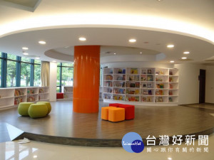 圖書館中壢分館，一樓空間重新啟用市立圖書館邀請所有市民前來享受閱讀的樂趣。