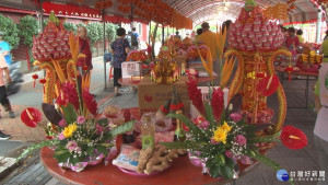 中元普渡獻好兄弟　祈安納福保平安