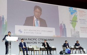 新北市副市長葉惠青於亞太城市峰會論壇 發表智慧城市推動經驗。（圖／新北市政府提供）