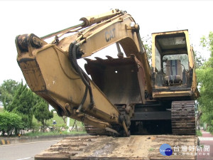 打擊宵小破壞山林 地檢署拍賣挖土機