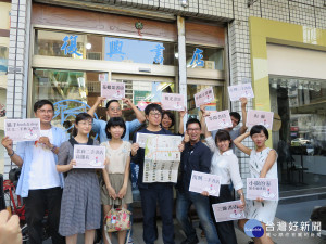 《2017高雄舊書店地圖》蒐羅至少30家高雄獨立書店及舊書店資料。（圖／高雄市政府文化局提供）