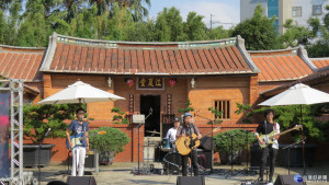 桃園市政府客家事務局1在楊梅江夏堂舉辦「2017桃園客家文化節-老屋音樂會」。