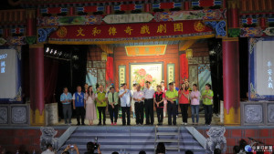 桃園市長鄭文燦前往楊梅區錫福宮，出席「2017桃園客家文化節 『客家平安大戲巡演』」活動。
