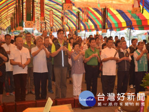 
外埔區無極三清總道院，十九日下午（鬼月最後一天）隆重舉辦慶讚中

元，普渡及送好兄弟返回地府儀式，政要、信眾踴躍參與千桌祭品大祭典，儀示隆重。（記者陳榮昌攝）