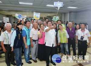 桃園市長鄭文燦出席「106年桃園樂活重陽季」啟動記者會。