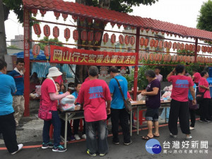 高雄岡山玉旨行天宮愛心物資關懷弱勢家庭