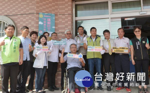 雲林縣政府舉辦「復康巴士海線分站（台西北港區）聯合揭牌儀式」，提升對海縣身障者的服務量能。（記者陳昭宗拍攝）