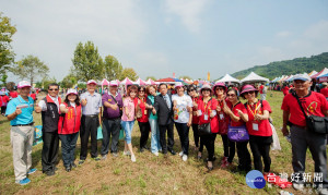 南投縣竹山鎮「竹子童玩節」熱鬧登場，南投縣同鄉會1500位旅外鄉親返鄉參加，並逛竹山老街嚐美食。