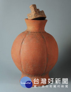 經歷半個世紀的《南瓜瓣陶壺》真跡，終於在十三行博物館首度亮相！。（圖／十三行提供）