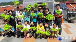 全國首創零廚餘校園-「黑水虻魚菜共生生態循環系統」為保護地球盡心力