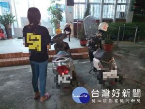 女騎士忘記機車停放車站何處，經虎尾警方細心協尋，終於找回以為遺失的心愛機車。（記者陳昭宗拍攝）