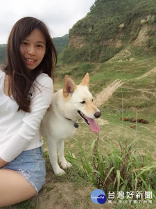 曾靖娟小姐到板橋動物之家領養「波波」，如今波波已成為她最甜蜜的家人。（圖／記者黃村杉攝）