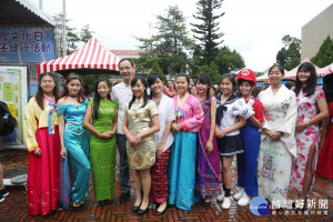 市長朱立倫出席林口區國際文化日親子健行活動。（圖／記者黃村杉攝）