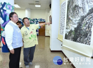 桃園市長鄭文燦前往中壢區成功公園，出席「〈尋根．印象．往事〉2017桃園眷村文化節社區活動」。