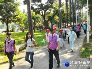 臺南郵局「銀髮踏青樂悠郵」臺南公園歡喜登場。　