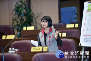 為市民育兒福利加碼，劉曾玉春市議員建議育兒津貼延長至４歲。（圖／桃園市議會提供）