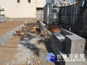 營建署與市府補助，外埔區公所開始興建停車場，竣工後可止停車亂源

又可提供家長接送兒女安全區等多功能使用。（記者陳榮昌攝）