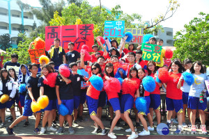 港明高中校慶特有的各班啦啦隊舞蹈表演，替運動會選手們熱情加油，讓選手們潛能大爆發。