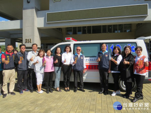 議長熱心公益將研究費捐出購買救護車贈予消防局。（記者許素蘭／攝）